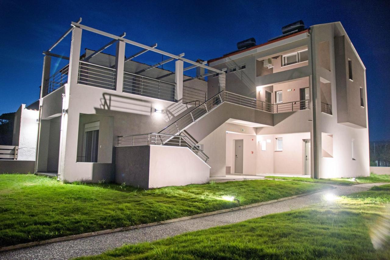 Aelia Luxury Apartments Nikiti  Bagian luar foto